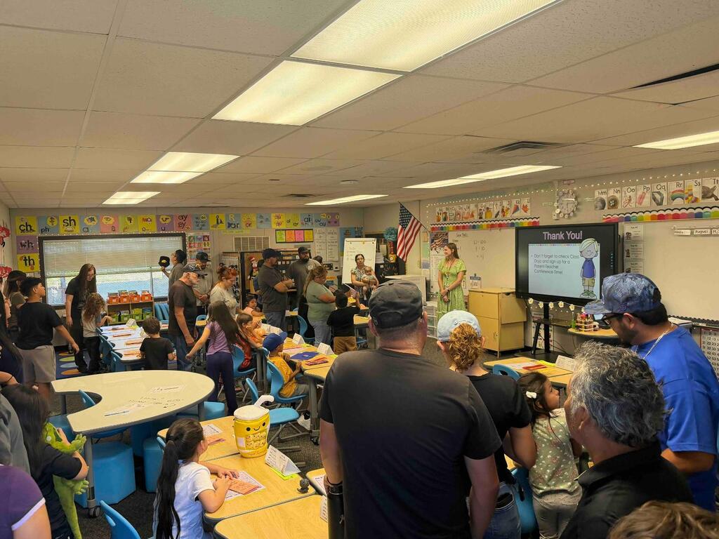 Parents filling up a 2nd grade classroom