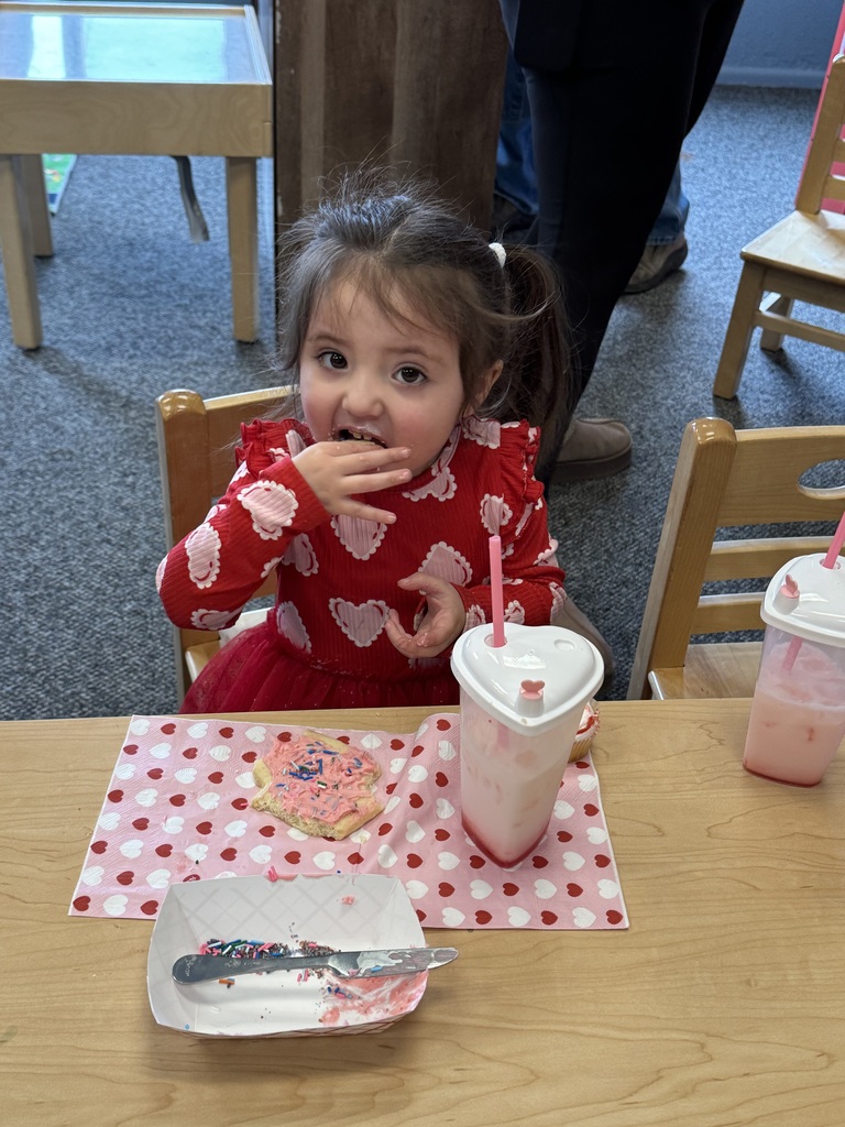students at ELC eating at treat