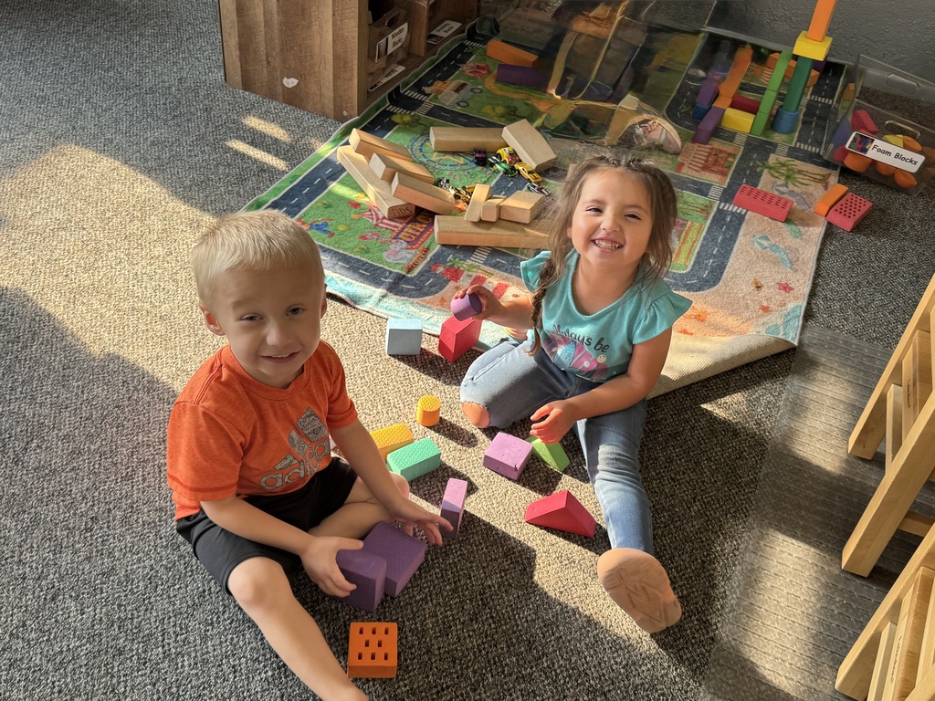 students playing with blocks