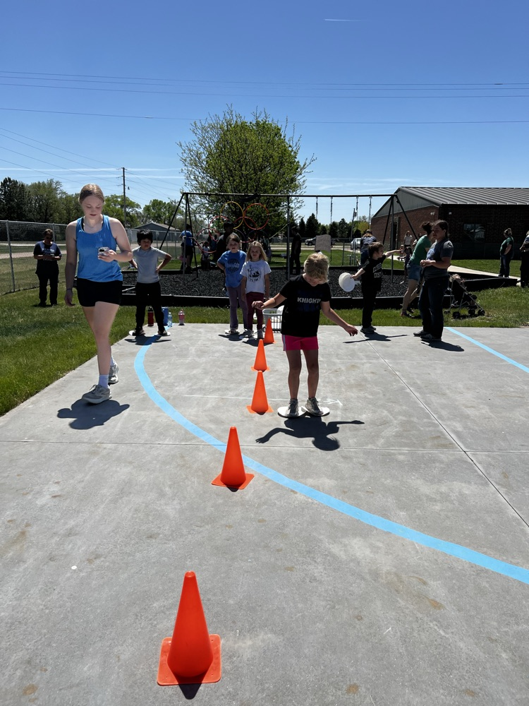 giving directions for the paper plate relay