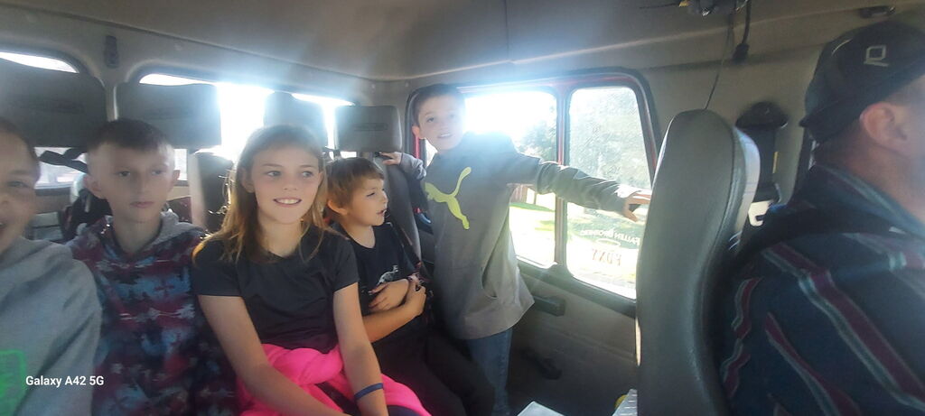 kids in fire truck