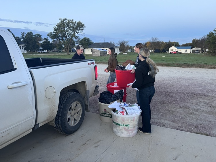 4 kids loading lick tubs full of recycling