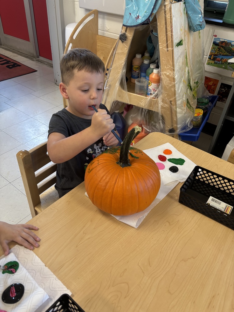 Painting pumpkins! 🎃 