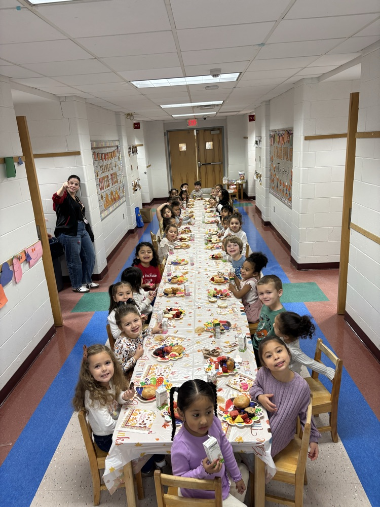 Happy Thanksgiving 🦃! Pre-k Feast!