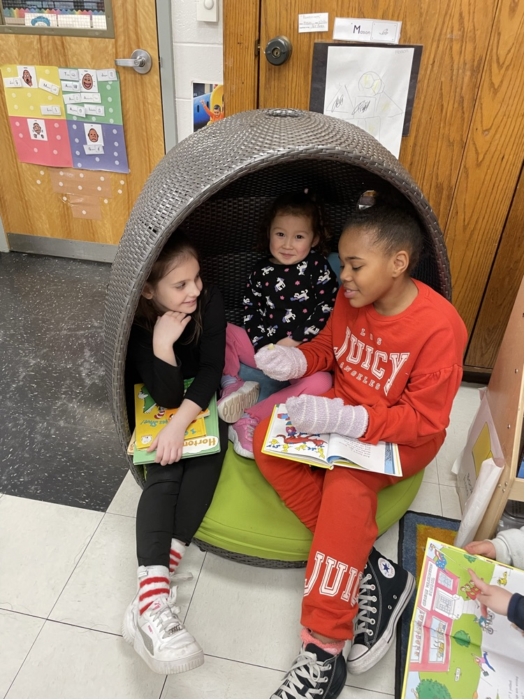 Reading to the Pre-K! 