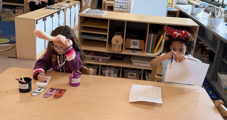 ✂️ Making cellphone, tablet, and other props for the House Area 🖍️