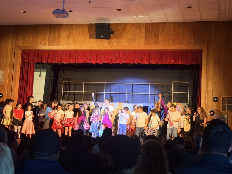 cast on stage