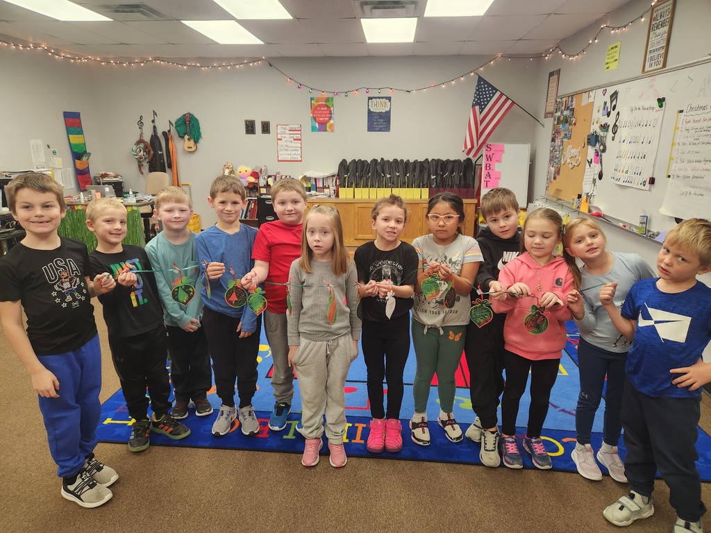 1st graders with their finished garland-feeling proud!