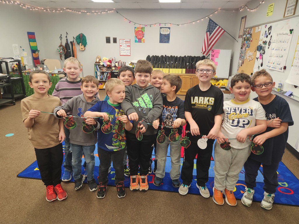 1st graders with their garland, feeling proud!