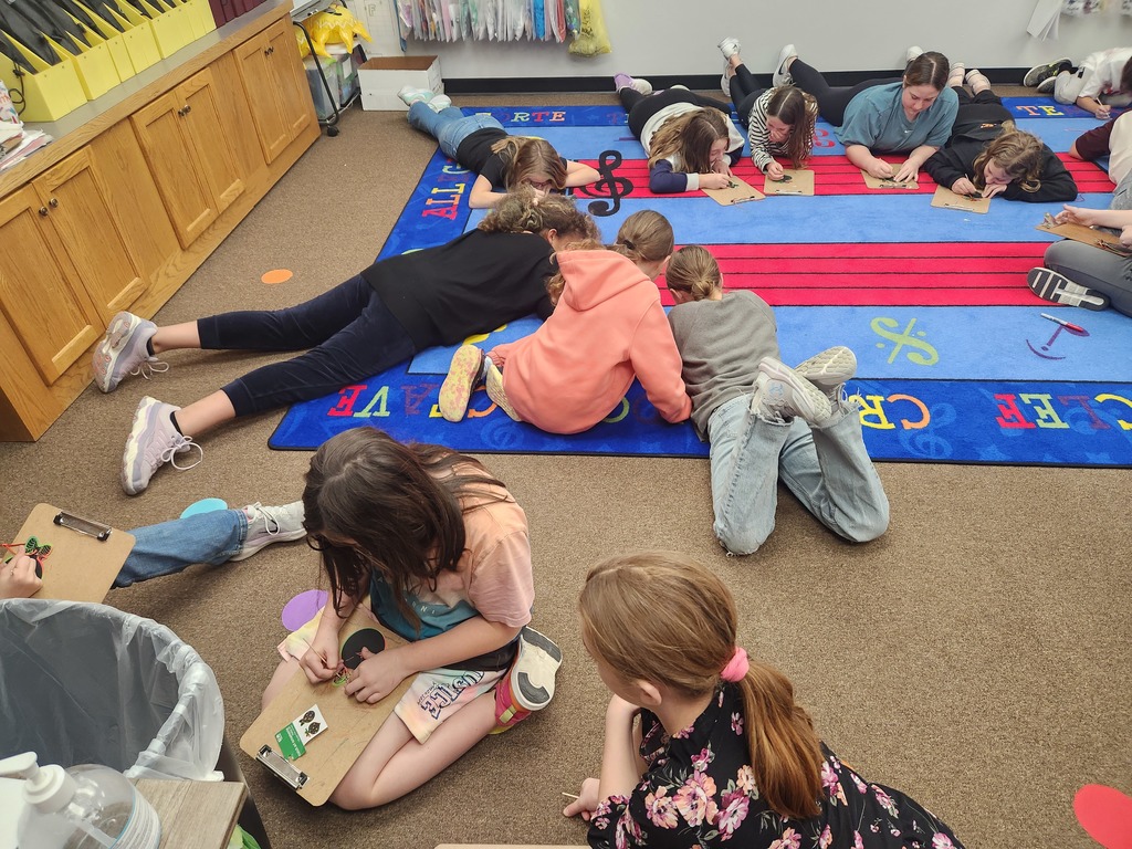 5th graders working on their ornaments.