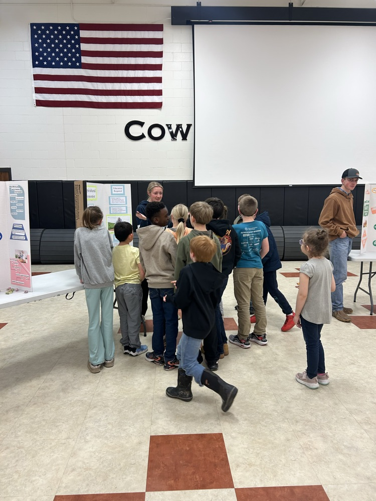 students interacting with ffa members