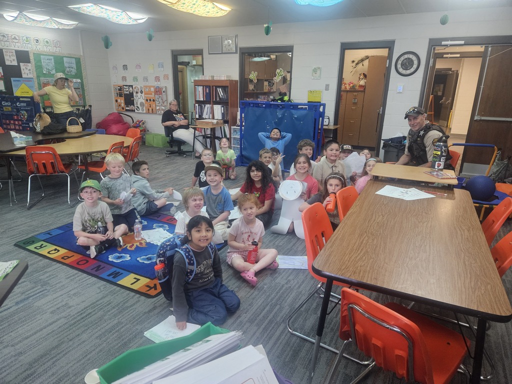DCSO Carney reading to the Summer School Kids
