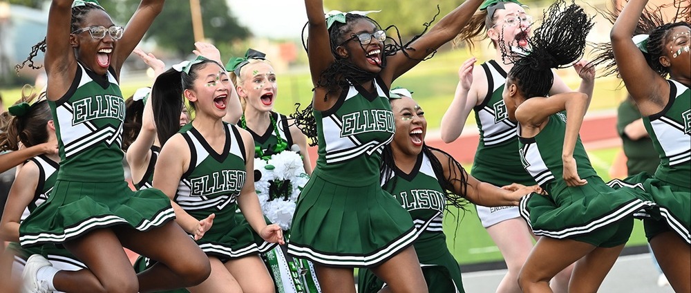 EHS cheerleaders cheer homecoming announcement