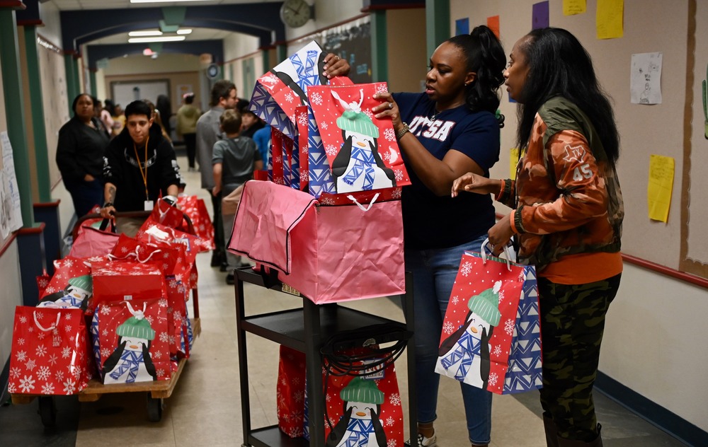 Ira Cross ES gift giving 2025