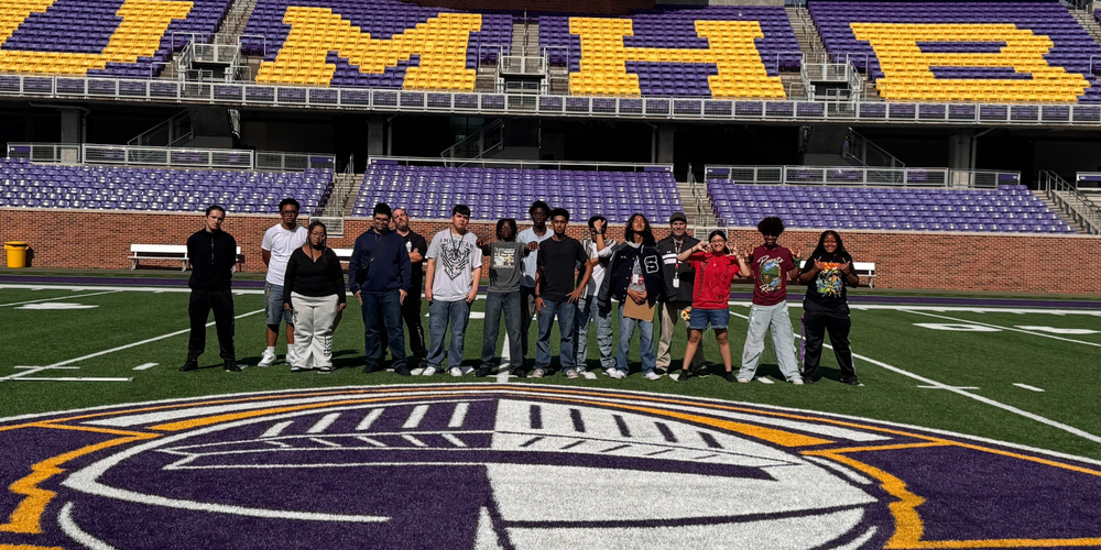 group photo on UMHB field