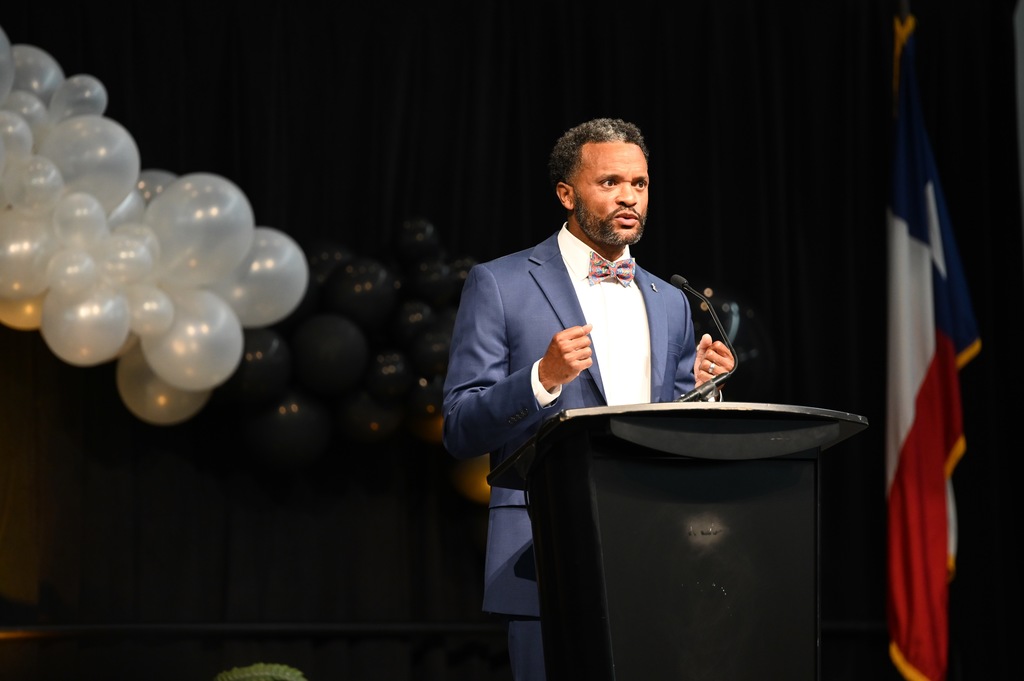 New Teachers Receive Golden Greeting to KISD