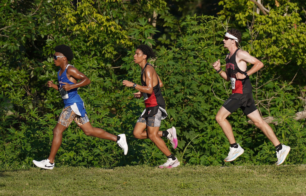 HHHS cross country runners