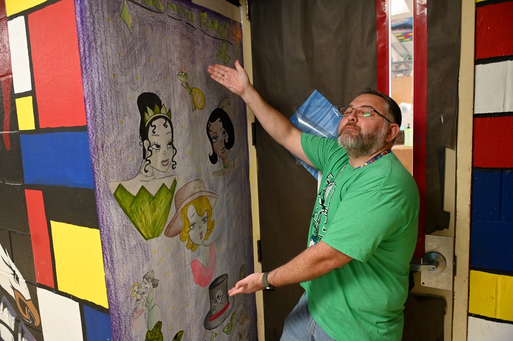 EHS homecoming door contest