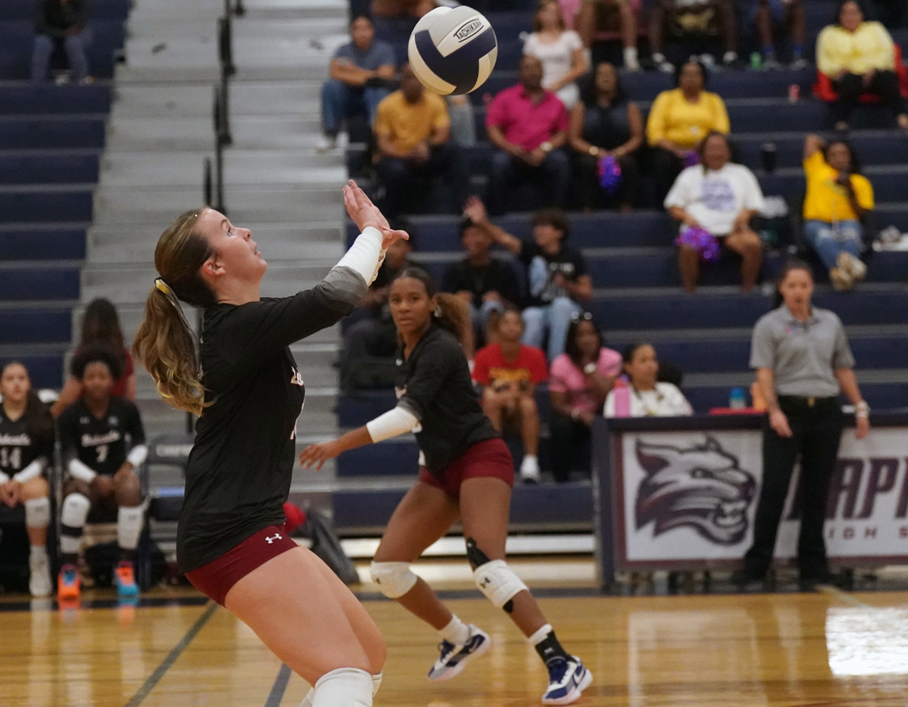 CHS player makes a set