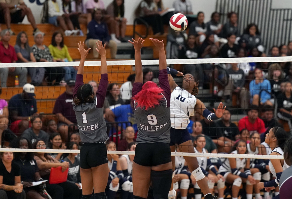 SHS volleyball hits at the net