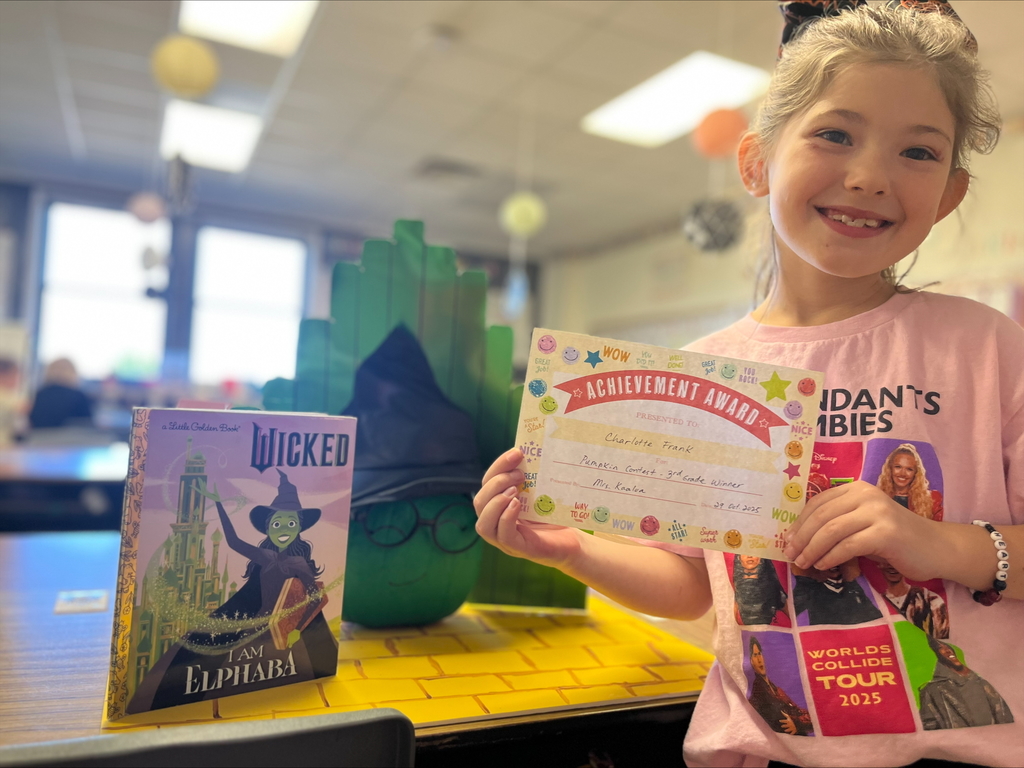  3rd grade winner with Elphaba side pumpkin