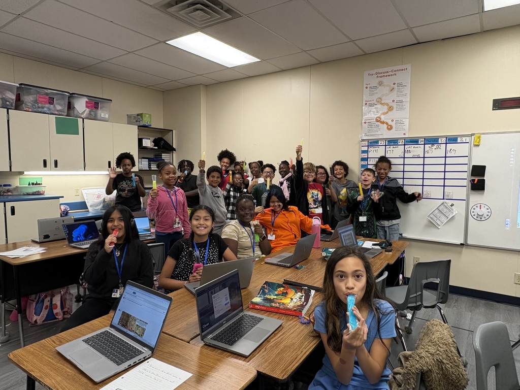 STUDENTS WITH POPSICLES