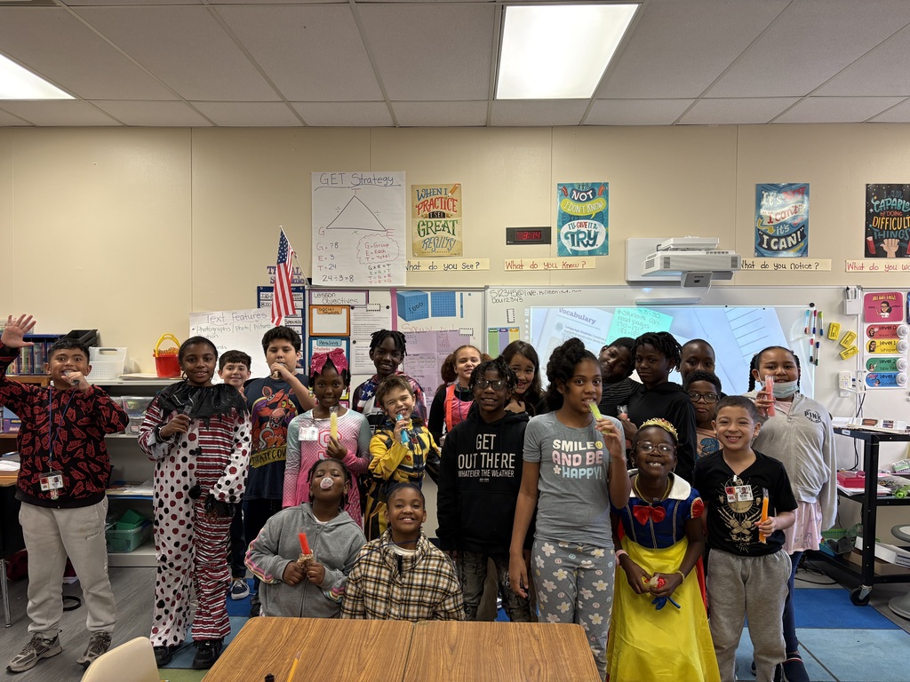 STUDENTS WITH POPSICLES