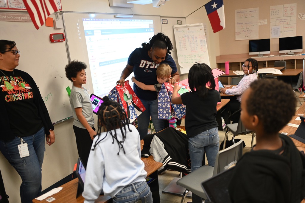 Ira Cross ES gift giving 2025