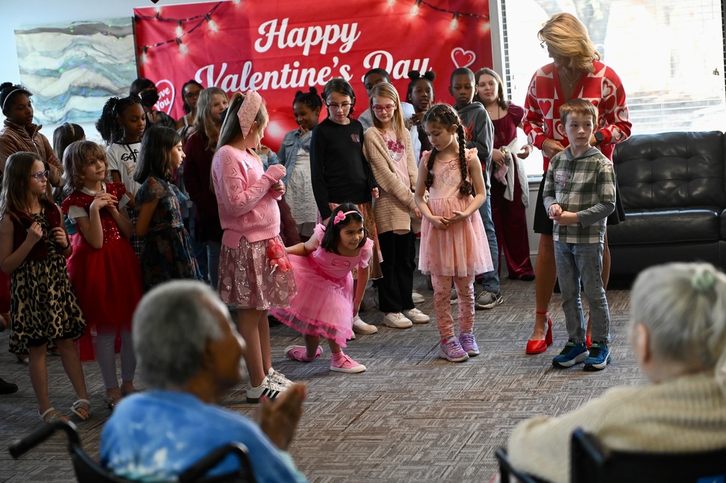 Clifton Park kindness club visit to Indian Oaks