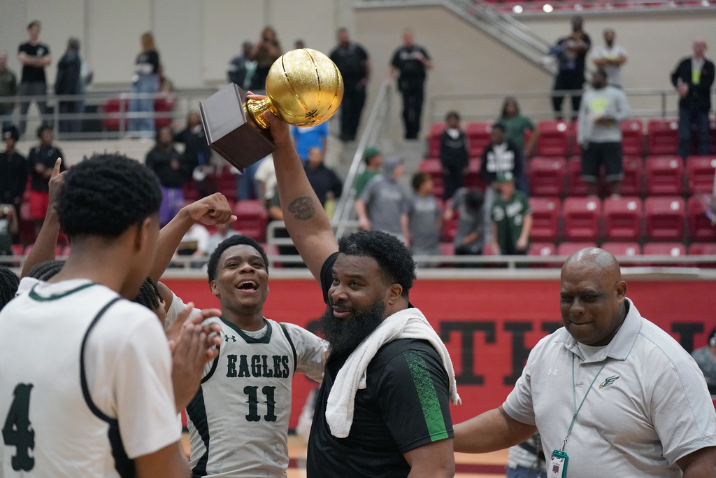 EHS coach Alberto Jones. Jr. 
