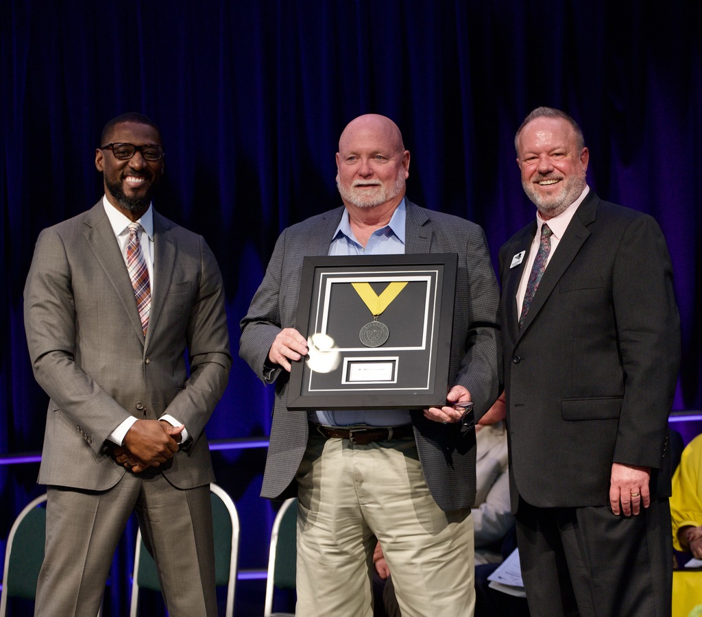 Distinguished Alumni Mitch Connell