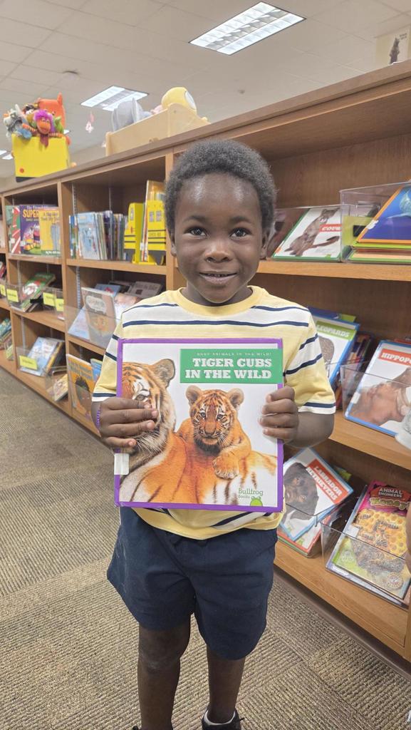 kids looking at books on a shelf