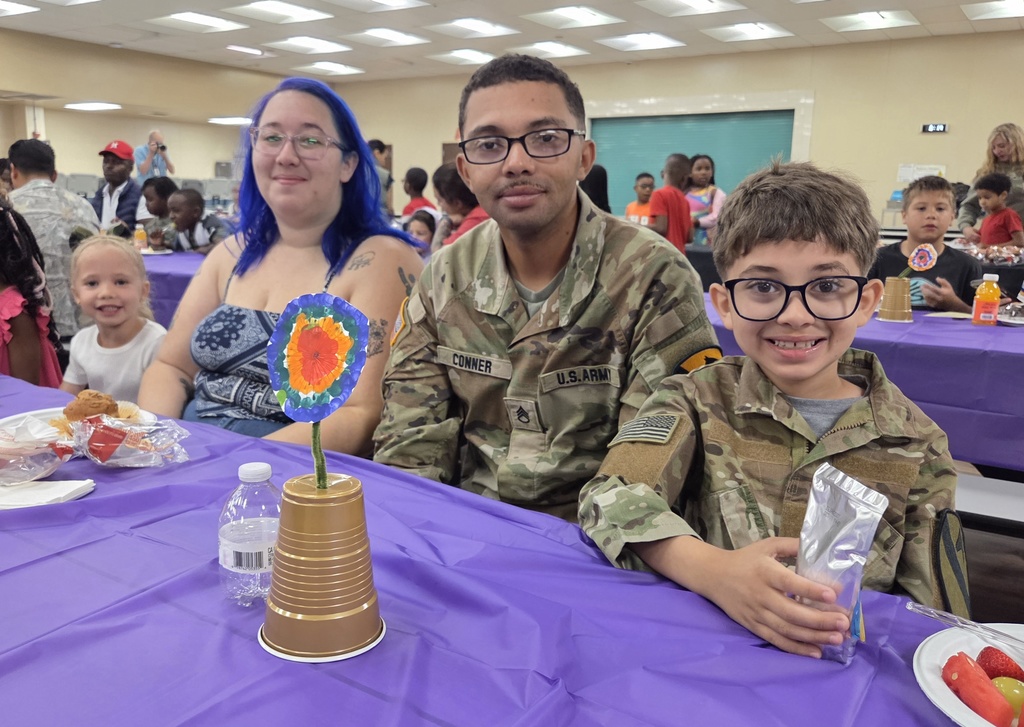 Kids with parents eating muffins