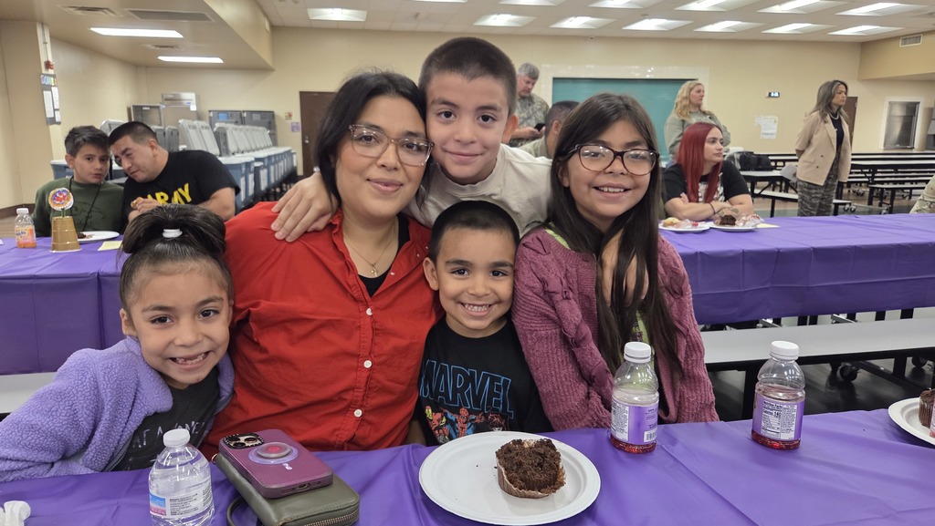 Kids with parents eating muffins