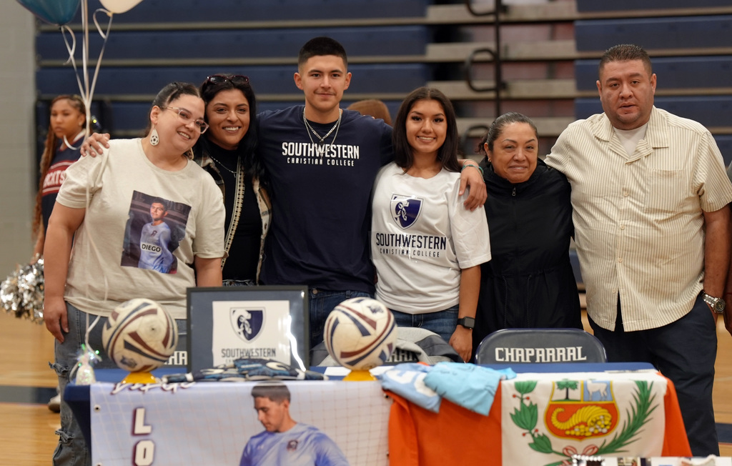 CHS Spring Signing group 2026