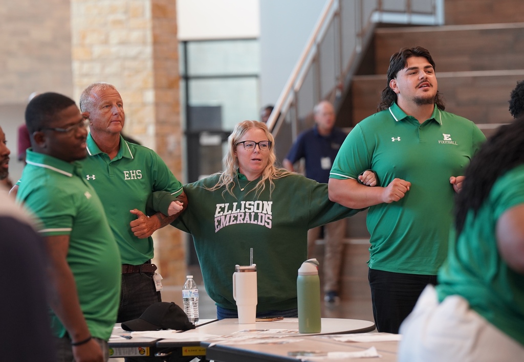 Ellison coaches at in-service