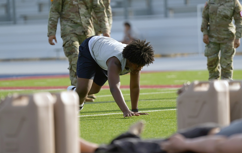 CHS athletes train with soldiers