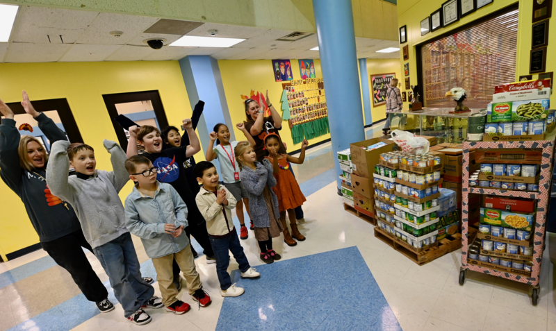 Nolanville ES food drive