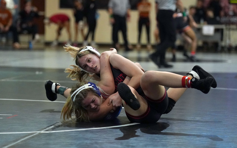Lady Knights wrestling