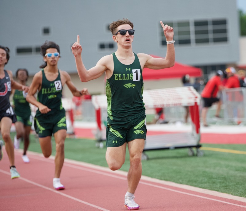 EHS runner at district meet