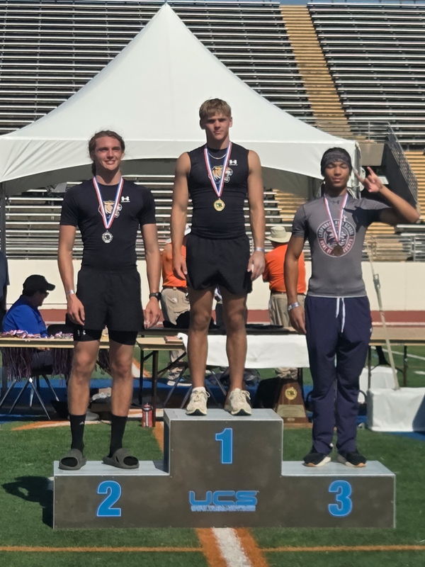CHS pole vault qualifier
