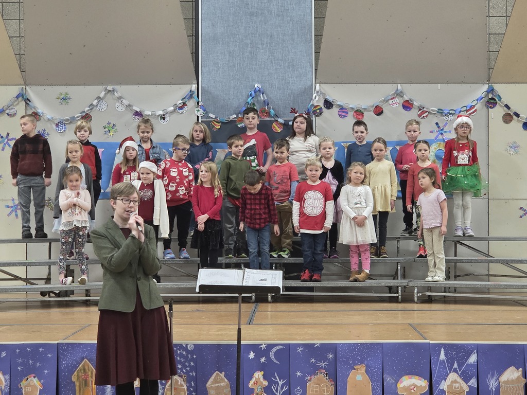 kindergarten group 1 on the risers performing