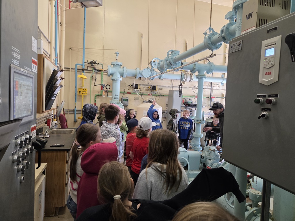 students touring the waer plant