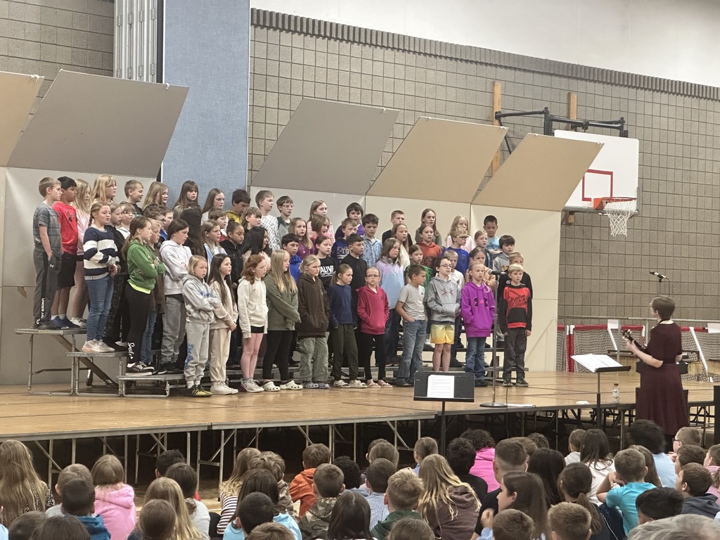 fourth grade on stage singing