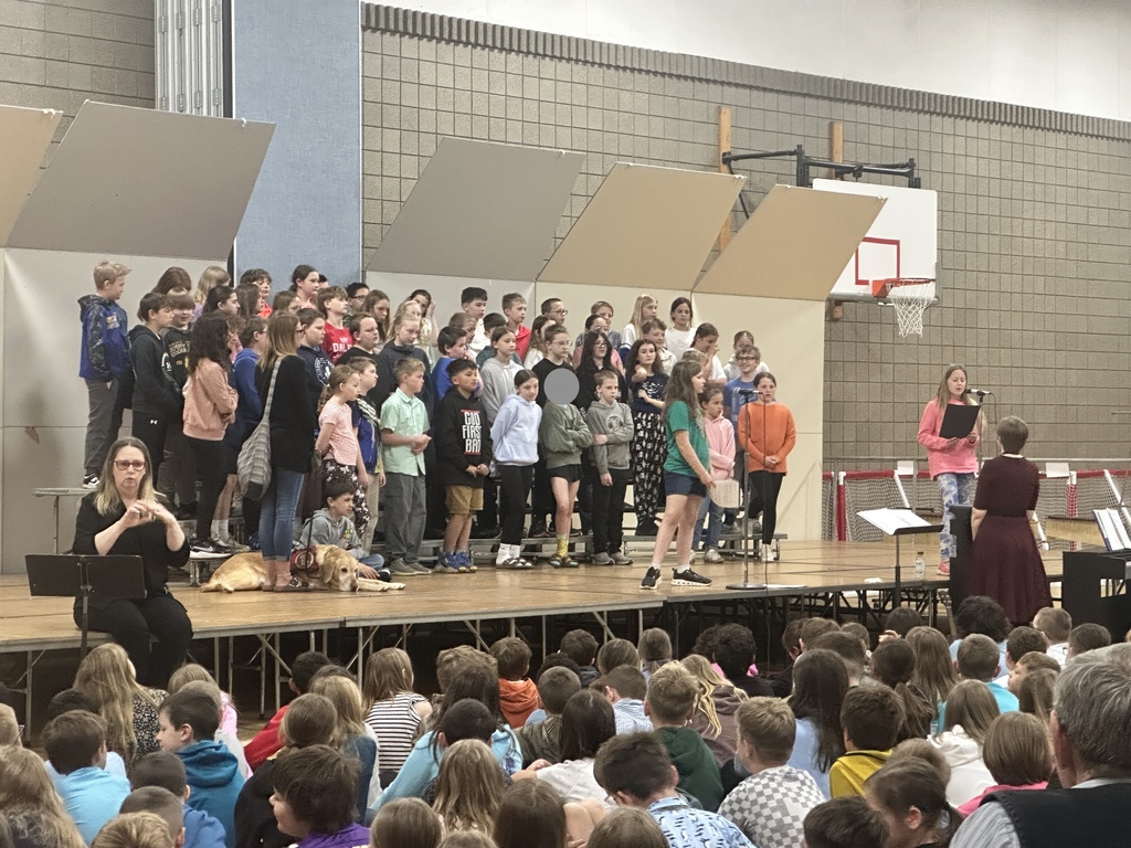fifth grade on stage singing