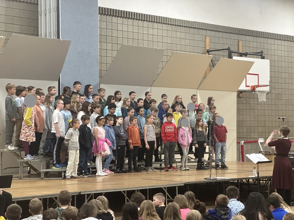 3rd grade on stage singing