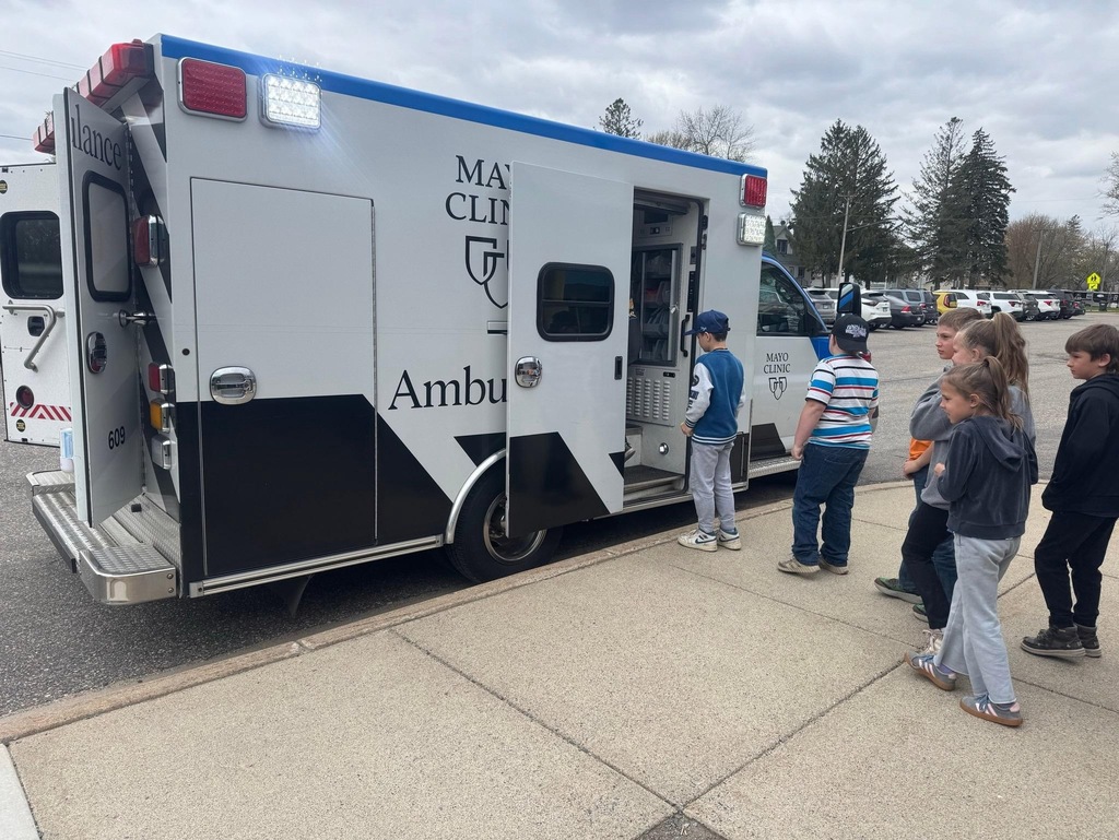 Students tour ambulance