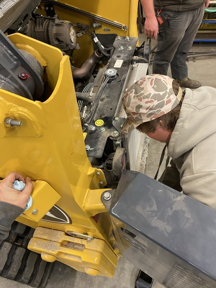 Changing fuel filter