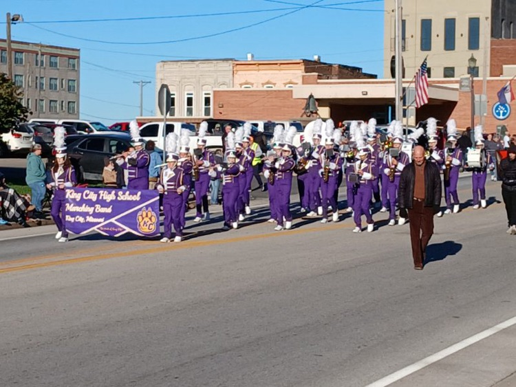 Wildkat marching band in parade