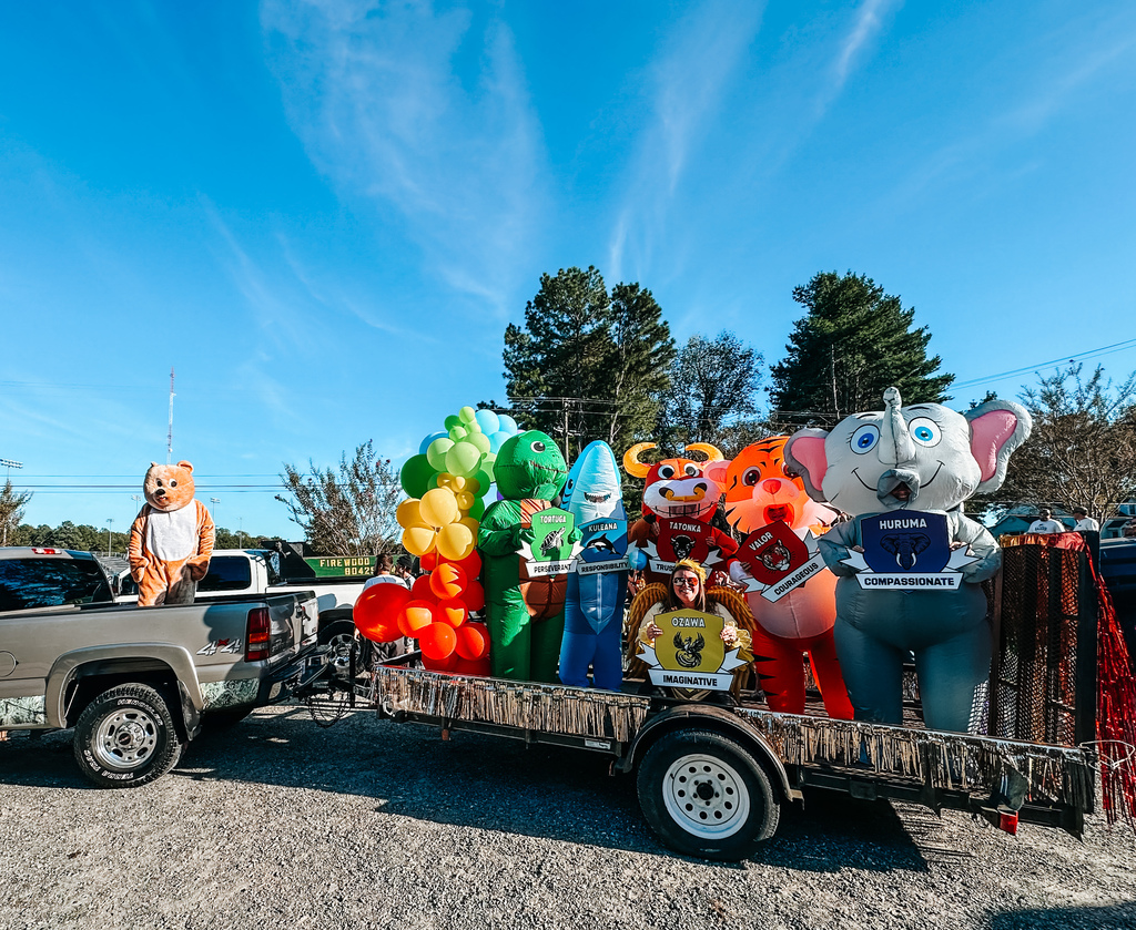 House mascots in the homecoming parade